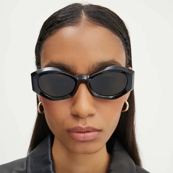 NEW VERSACE VE4466U GB187 BLACK SUNGLASSES MOD 4466U GB1/87 WOMEN VE4466U GB1/87 - Picture 3 of 6